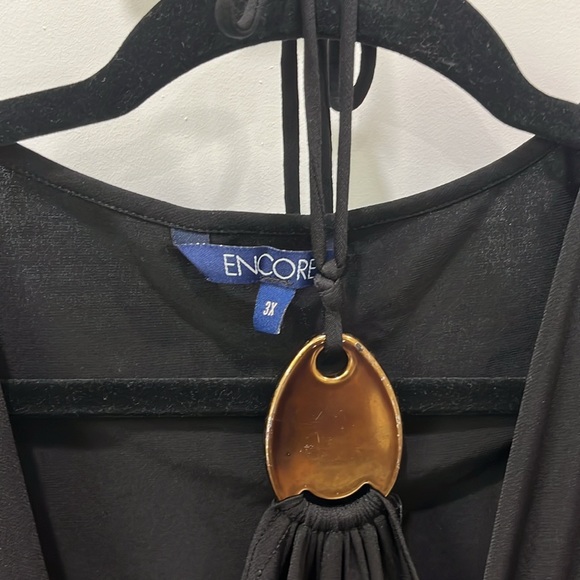 Plus size top - Picture 3 of 3